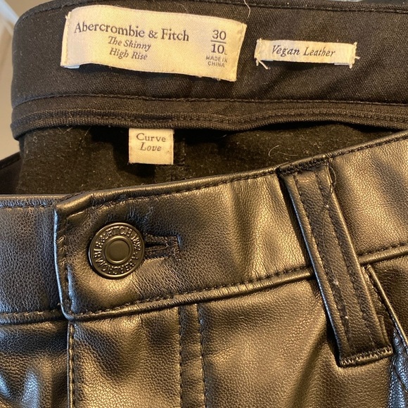Abercrombie & Fitch Curve Love Vegan Leather Skinny Pant 10 Long - Picture 2 of 11